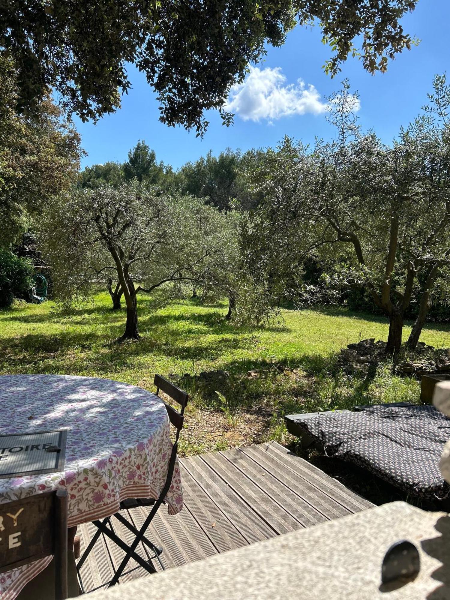 Les Cabanons Sainte Victoire Otel Oda fotoğraf